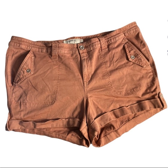 torrid Pants - 🩷 TORRID First At Fit Cuffed Short Shorts Women’s 24 Salmon Slash pockets Casual